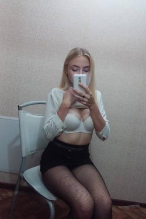 Проститутка Таня Инди, в Питере у метро Электросила