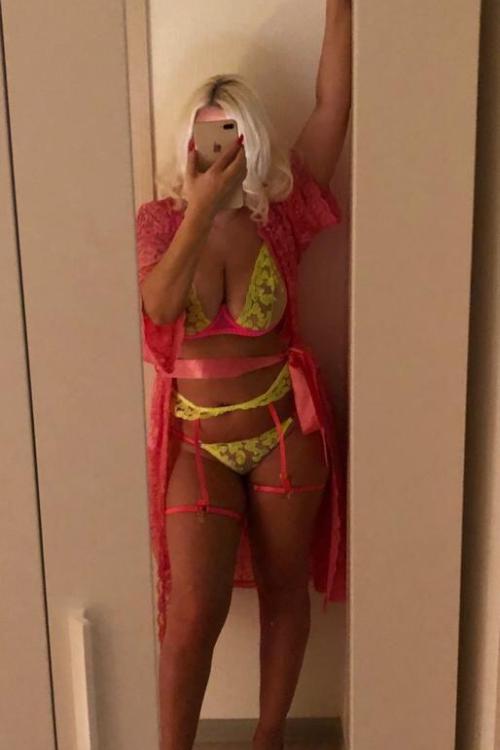 Проститутка Алиса, в Питере у метро Комендантский проспект Проститутка Алиса, в Питере у метро Комендантский проспект