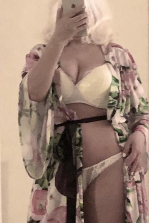 Проститутка Алиса, в Питере у метро Комендантский проспект Проститутка Алиса, в Питере у метро Комендантский проспект