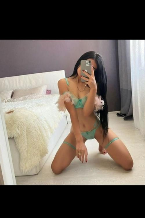 Проститутка Милана , СПб у метро Международная