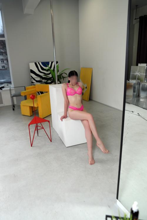 Проститутка Алина Инди, Питера у метро Московская