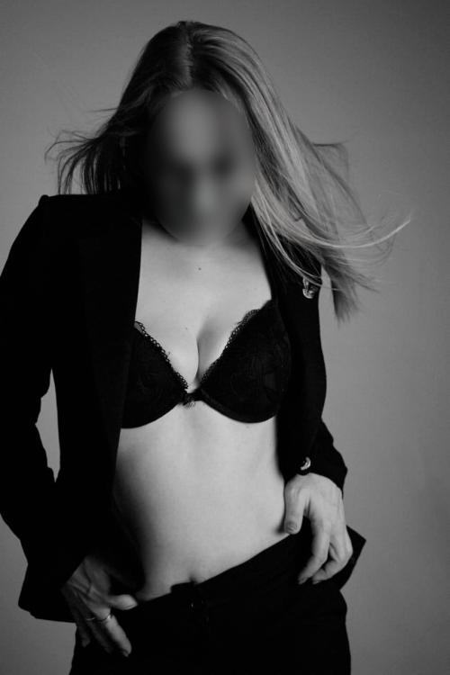 Проститутка Милана, в Питере у метро Улица Дыбенко