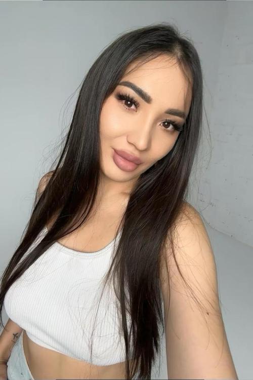 Проститутка Милана, Питера у метро Гостиный двор