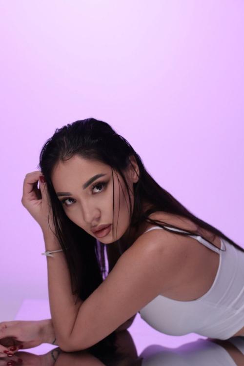 Проститутка Милана, Питера у метро Гостиный двор