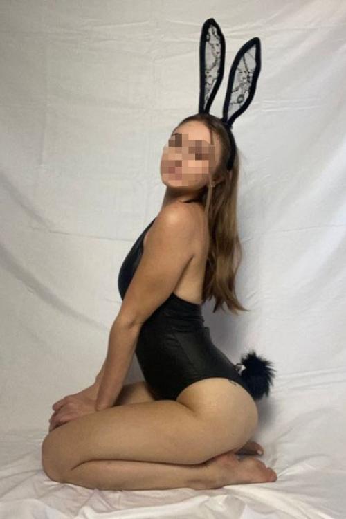 Проститутка Катя Инди, Питера у метро Международная