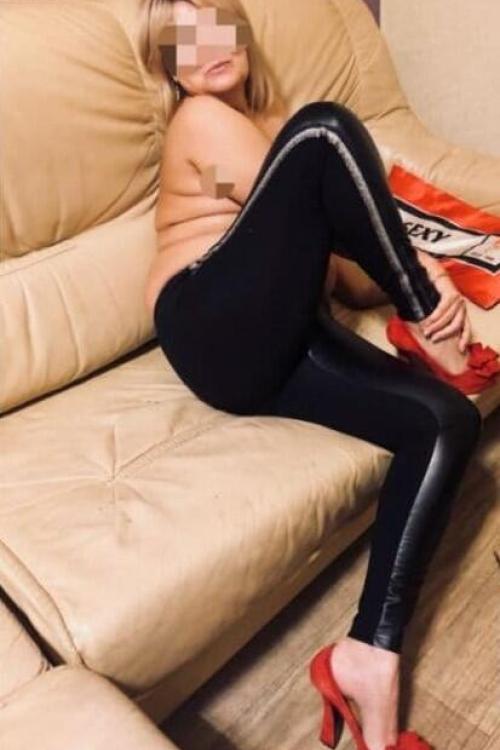 Проститутка Мэри, в Питере у метро Электросила