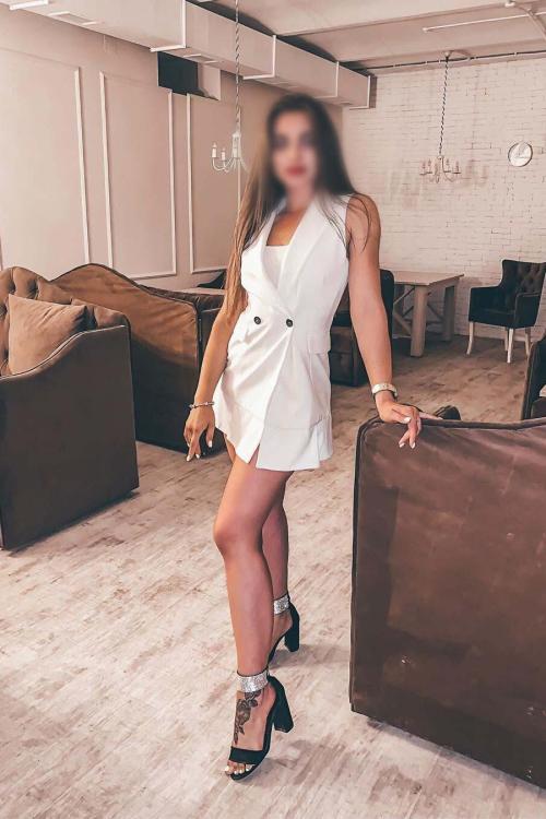 Проститутка Алиса, Питера у метро Московская