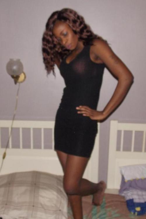 Проститутка Милана, в Питере у метро Приморская