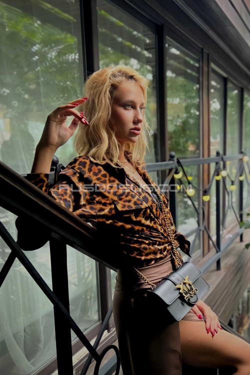 Проститутка Катя и Вика, Питера у метро Звёздная