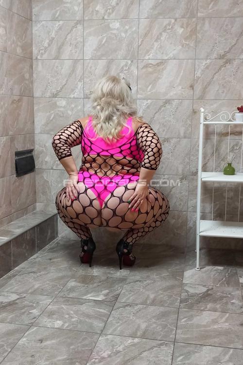 Проститутка Алина пышечка, Питера у метро Пионерская