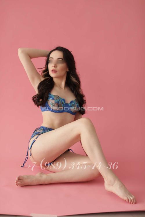 Проститутка Марго Горячева, в Питере у метро Московская