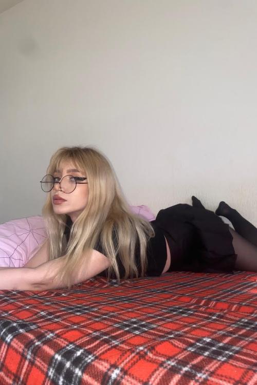 Проститутка Эля, СПб у метро Московская