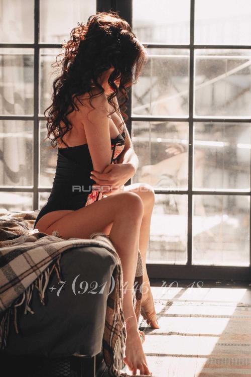 Проститутка Лиза, в Питере у метро Достоевская