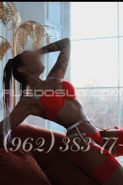 Проститутка Кэрри, Питера у метро Площадь Мужества