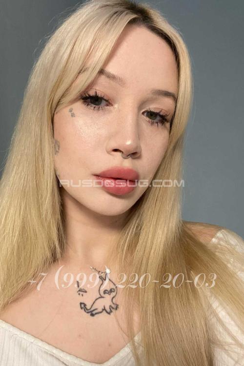 Проститутка Виктория Рико, в Питере у метро Маяковская