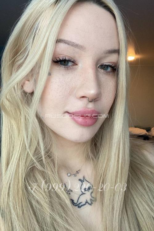 Проститутка Виктория Рико, в Питере у метро Маяковская