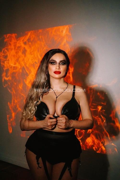 Проститутка Милана, в Питере у метро метро Московская