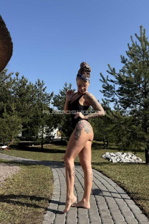 Проститутка Кэрри, Питера у метро Парк Победы