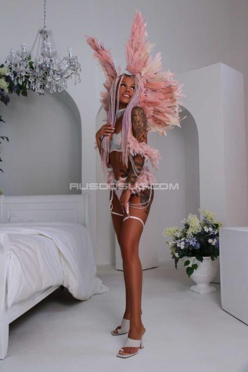 Проститутка Кэрри, Питера у метро Парк Победы