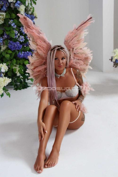 Проститутка Кэрри, Питера у метро Парк Победы