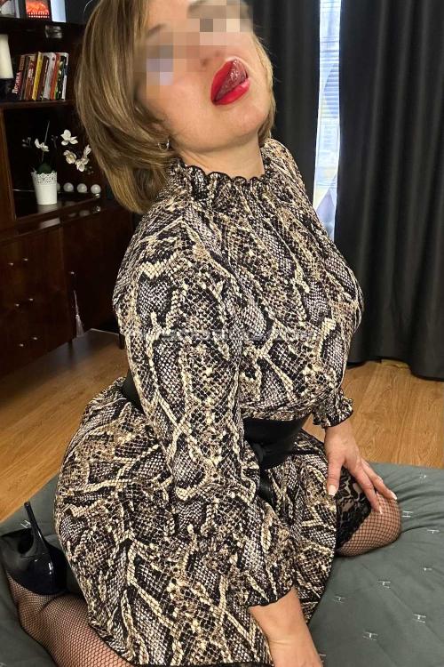 Проститутка Адель Инди, Питера у метро Парк Победы