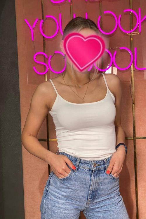 Проститутка Эля, в Питере у метро Московская