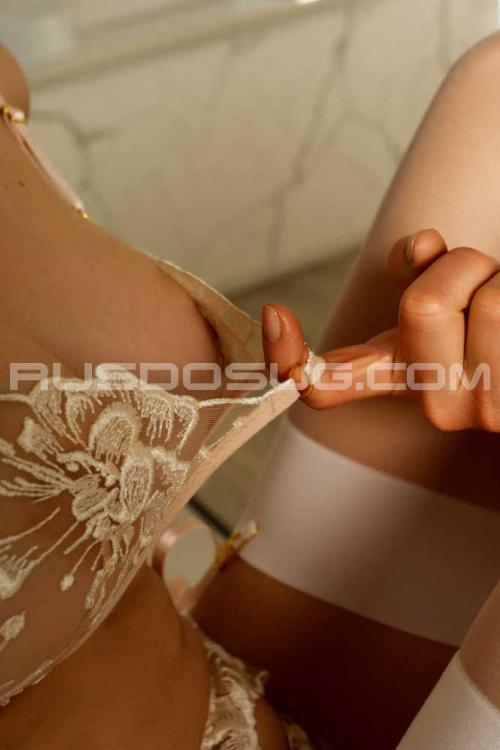 Проститутка Милфа и Студентка, Питера у метро Маяковская