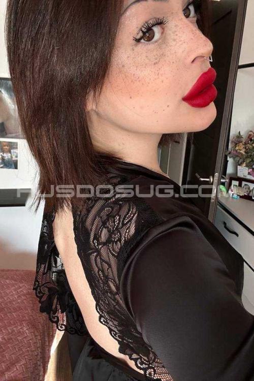 Проститутка Эмили, Питера у метро Московская