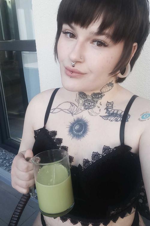 Проститутка Альтушка Лолла, в Питере у метро Бухарестская