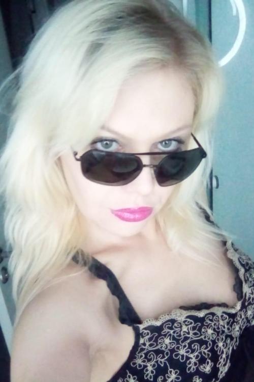 Проститутка Мария (женщина-харизма) Рудина, в Питере у метро Звёздная