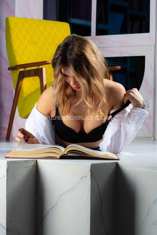 Проститутка Оля, Питера у метро Московская