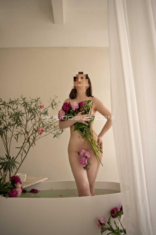 Проститутка Алиса инди, Питера у метро Московская