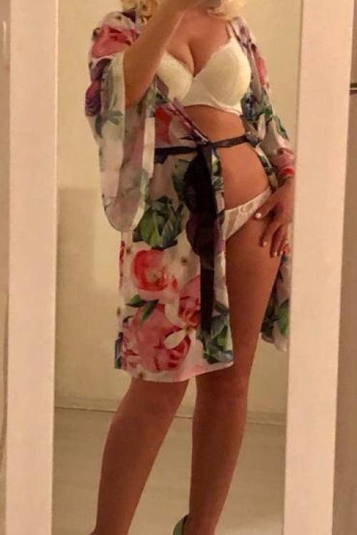 Проститутка Алиса, в Питере у метро Комендантский проспект Проститутка Алиса, в Питере у метро Комендантский проспект