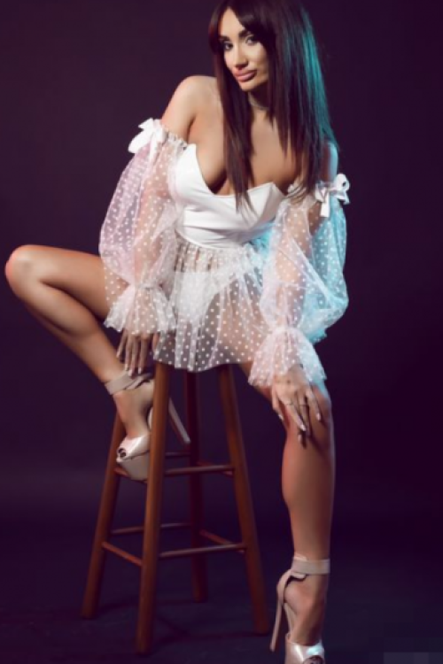 Проститутка Карррина, Питера у метро Чёрная речка