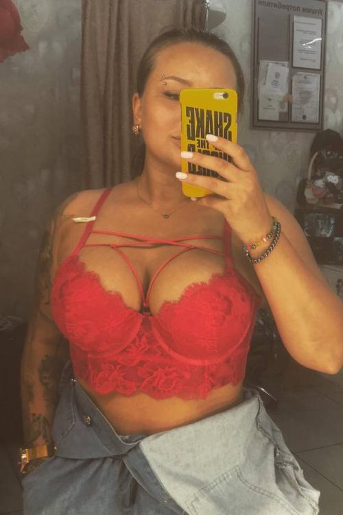 Проститутка Мира, Питера у метро Московская