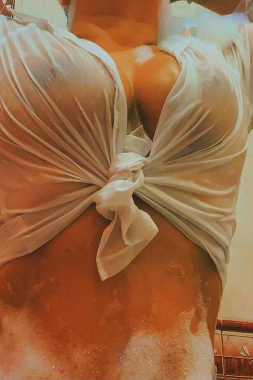 Проститутка Мира, Питера у метро Московская