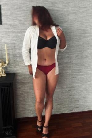 Проститутка Оля Инди, в Питере у метро Парнас