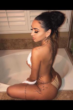 Проститутка Вика, в Питере у метро Парк Победы