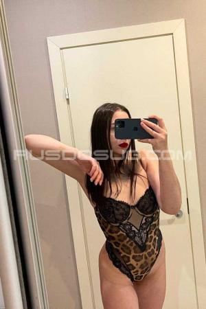 Проститутка Юля, Питера у метро Московская