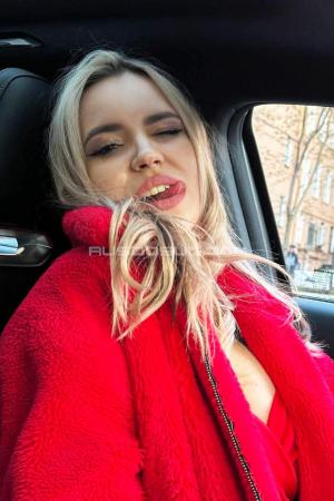 Проститутка Кира, в Питере у метро Василеостровская