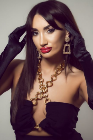 Проститутка Карррина, СПб у метро Чёрная речка